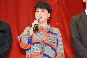 『嘘八百』完成披露試写会に登壇した友近