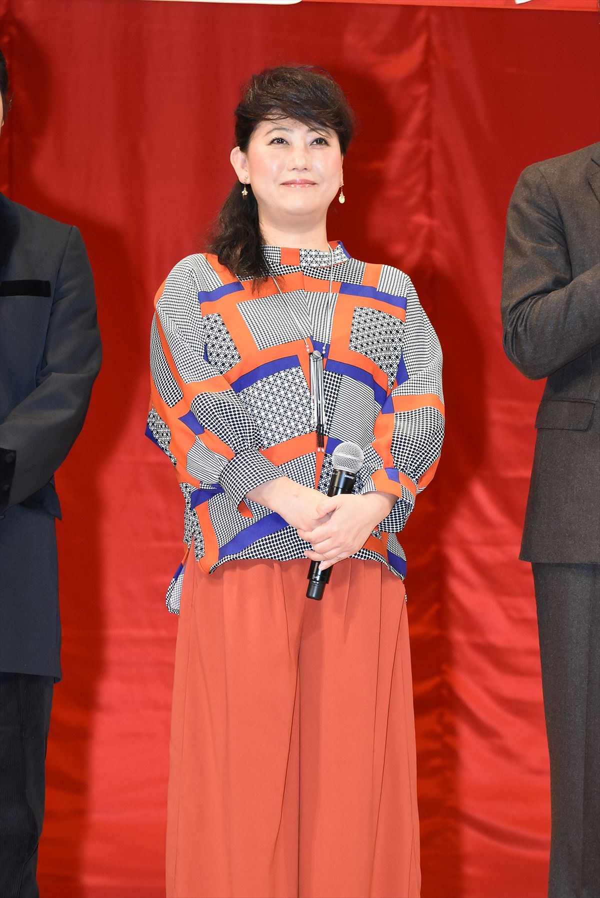 中井貴一、佐々木蔵之介ら『嘘八百』舞台挨拶に12人登壇「この舞台挨拶は正解？」