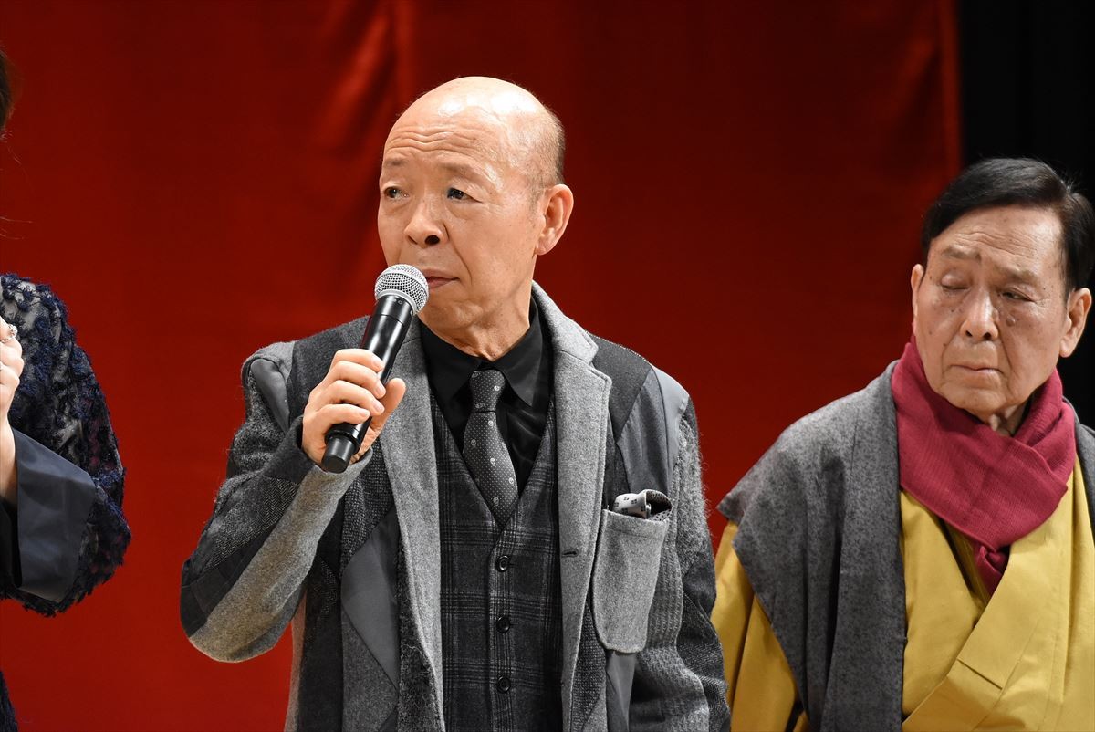 中井貴一、佐々木蔵之介ら『嘘八百』舞台挨拶に12人登壇「この舞台挨拶は正解？」