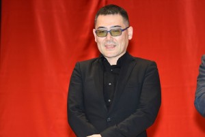 『嘘八百』完成披露試写会に登壇した武正晴監督