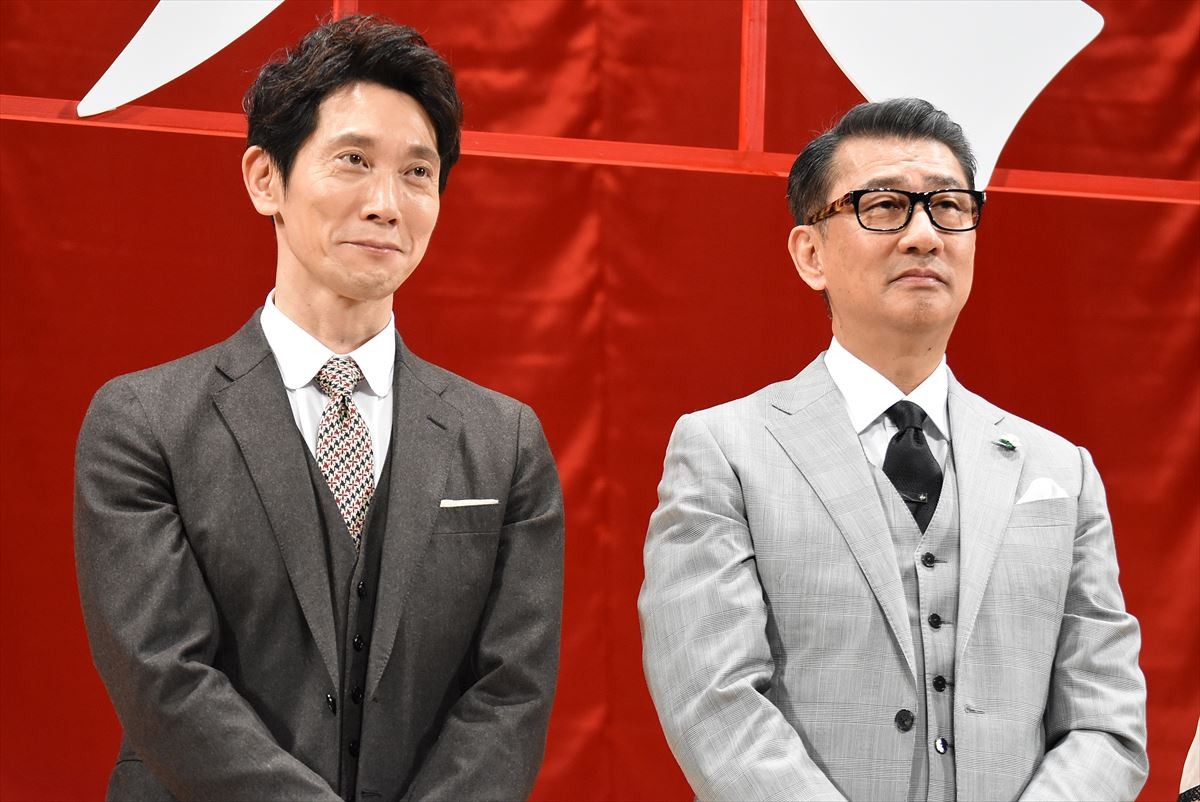 中井貴一、佐々木蔵之介ら『嘘八百』舞台挨拶に12人登壇「この舞台挨拶は正解？」