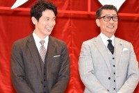 『嘘八百』完成披露試写会に登壇した（左から）佐々木蔵之介、中井貴一