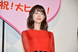 『リベンジgirl』初日舞台挨拶に登壇した桐谷美玲