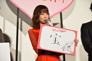 『リベンジgirl』初日舞台挨拶に登壇した桐谷美玲