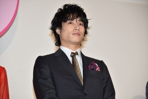 『リベンジgirl』初日舞台挨拶に登壇した鈴木伸之