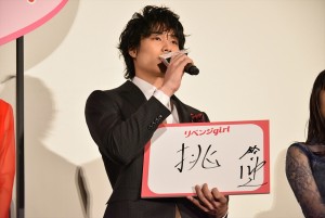 『リベンジgirl』初日舞台挨拶に登壇した鈴木伸之