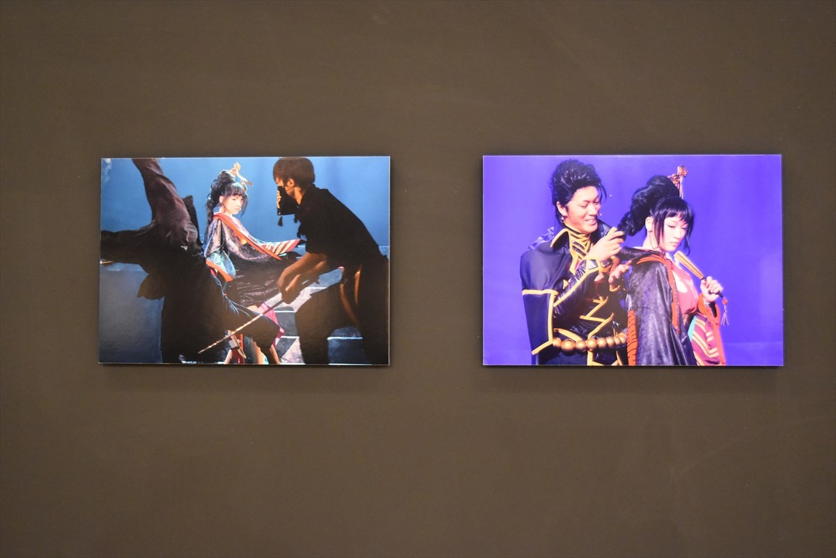 鈴木拡樹、崎山つばさらがナビゲート！『煉獄に笑う ～舞台×原作～展』開幕