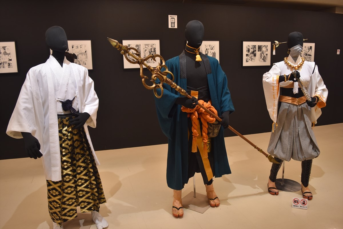 鈴木拡樹、崎山つばさらがナビゲート！『煉獄に笑う ～舞台×原作～展』開幕