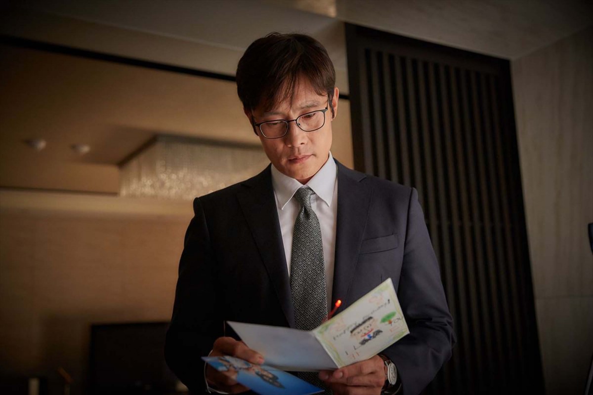 イ・ビョンホン主演『エターナル』来年2月公開　オーラ無く“地味” な姿に変貌