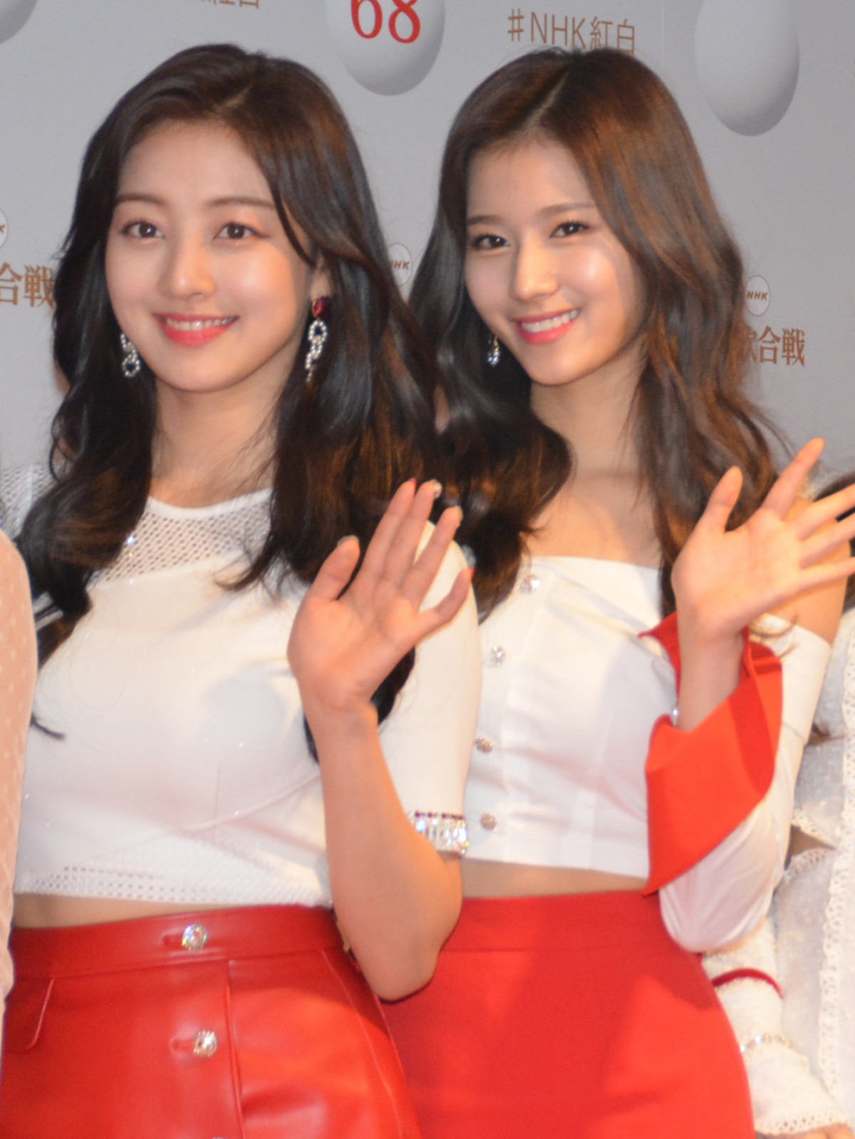 ＜紅白歌合戦＞TWICE、紅白を意識したミニスカートで美脚を披露「温かく見守って」