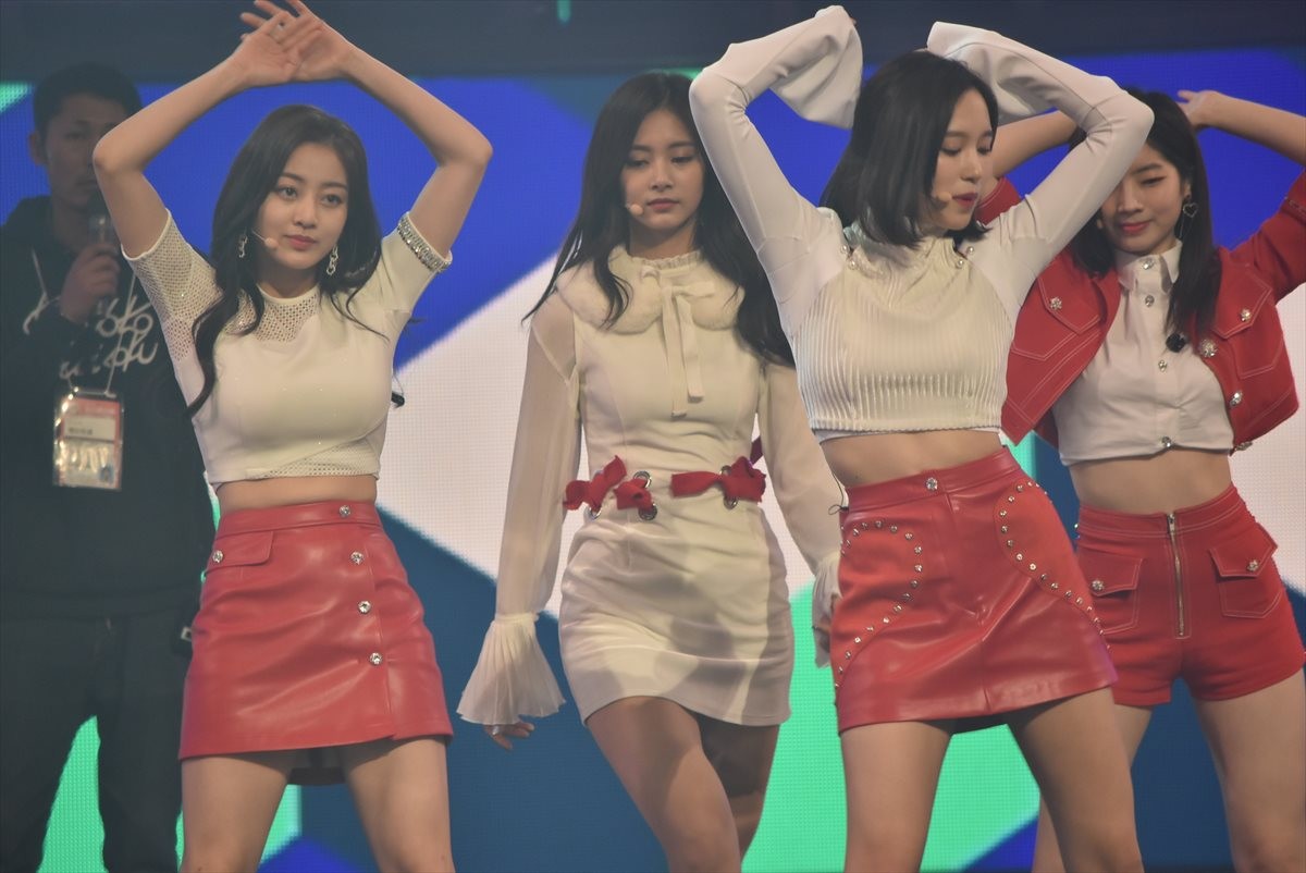 ＜紅白歌合戦＞TWICE、紅白を意識したミニスカートで美脚を披露「温かく見守って」