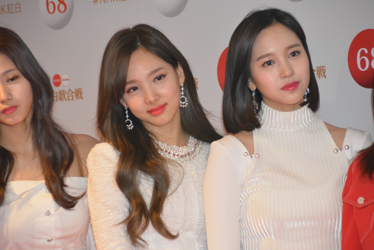 ＜紅白歌合戦＞TWICE、紅白を意識したミニスカートで美脚を披露「温かく見守って」
