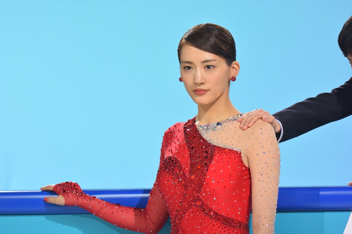 綾瀬はるか、フィギュアスケートで華麗に舞う!? 新CMで高橋大輔と共演