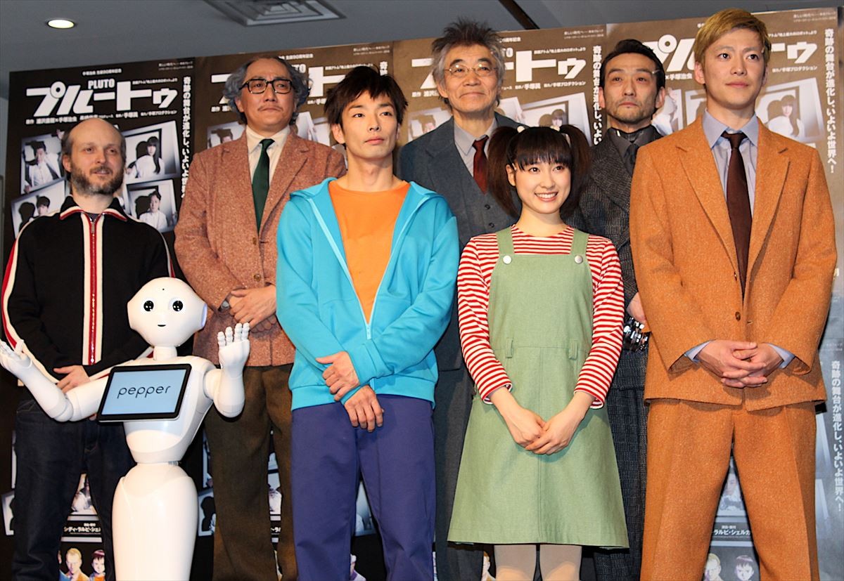 土屋太鳳「心と体が幽体離脱しそう」初舞台に緊張！ツインテール姿を披露