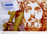ソーセージロールで描いたキリストが英国で話題に　※※海外メディアMirror Online（Image：Nathan Wyburn WS）