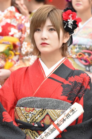AKB48グループ 2018年新成人メンバー 成人式記念撮影会に参加した岡田奈々