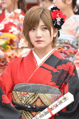 AKB48グループ 2018年新成人メンバー 成人式記念撮影会に参加した岡田奈々