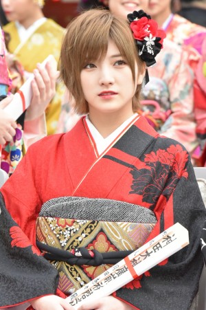 AKB48グループ 2018年新成人メンバー 成人式記念撮影会に参加した岡田奈々