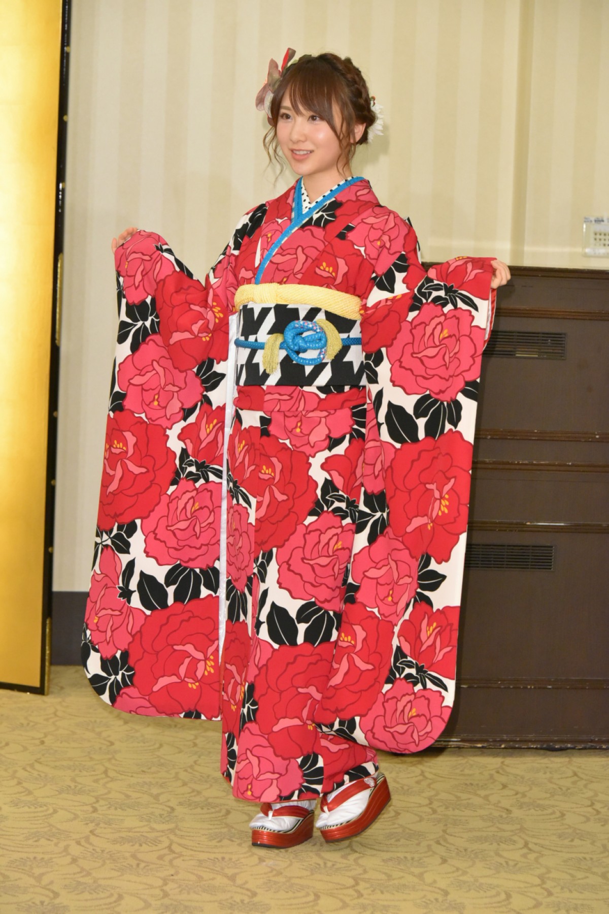 ＜AKB48成人式＞向井地美音「東京ドーム立ちたい」 高橋朱里は総監督の酒グセ暴露