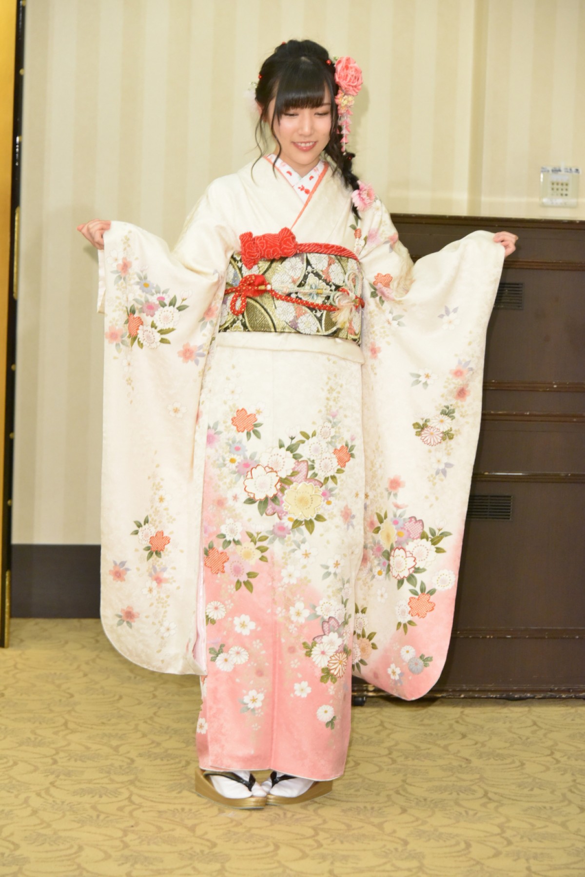 ＜AKB48成人式＞向井地美音「東京ドーム立ちたい」 高橋朱里は総監督の酒グセ暴露