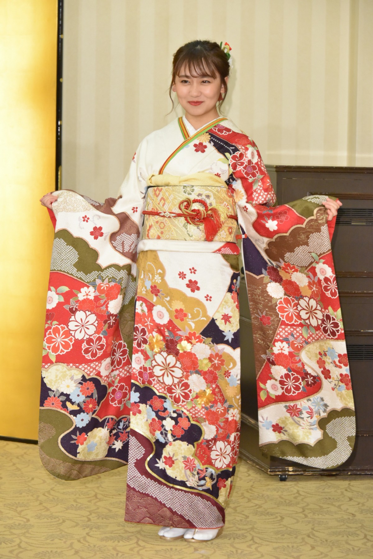 ＜AKB48成人式＞向井地美音「東京ドーム立ちたい」 高橋朱里は総監督の酒グセ暴露
