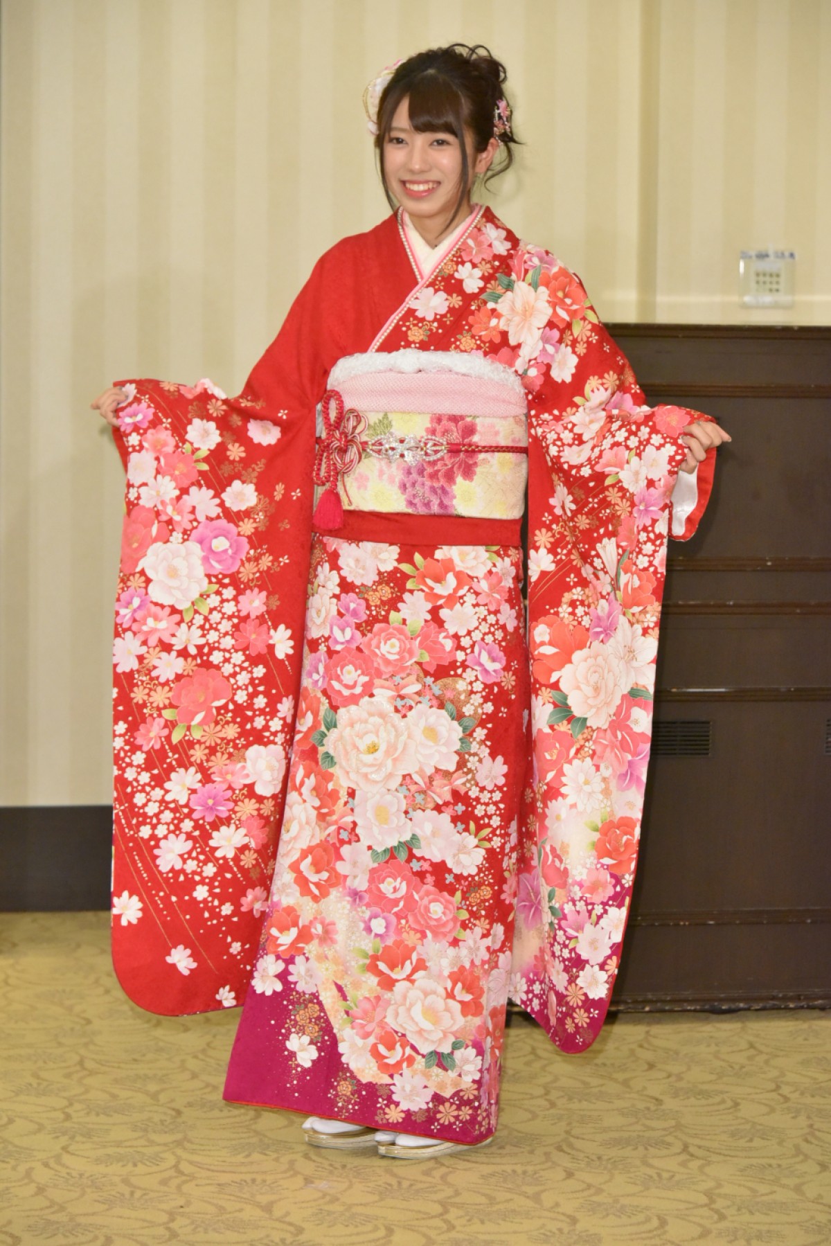 ＜AKB48成人式＞向井地美音「東京ドーム立ちたい」 高橋朱里は総監督の酒グセ暴露