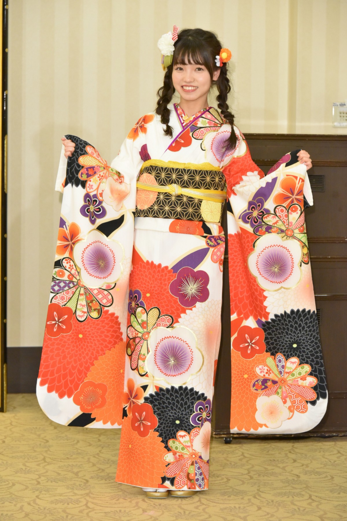 ＜AKB48成人式＞向井地美音「東京ドーム立ちたい」 高橋朱里は総監督の酒グセ暴露