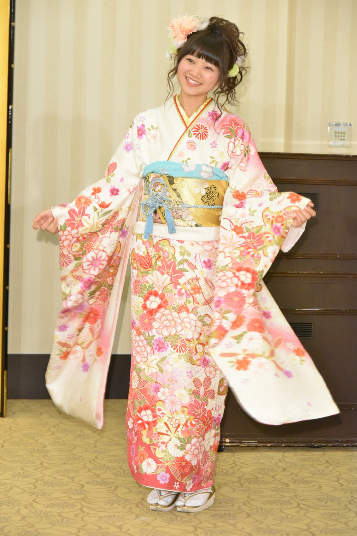 ＜AKB48成人式＞向井地美音「東京ドーム立ちたい」 高橋朱里は総監督の酒グセ暴露