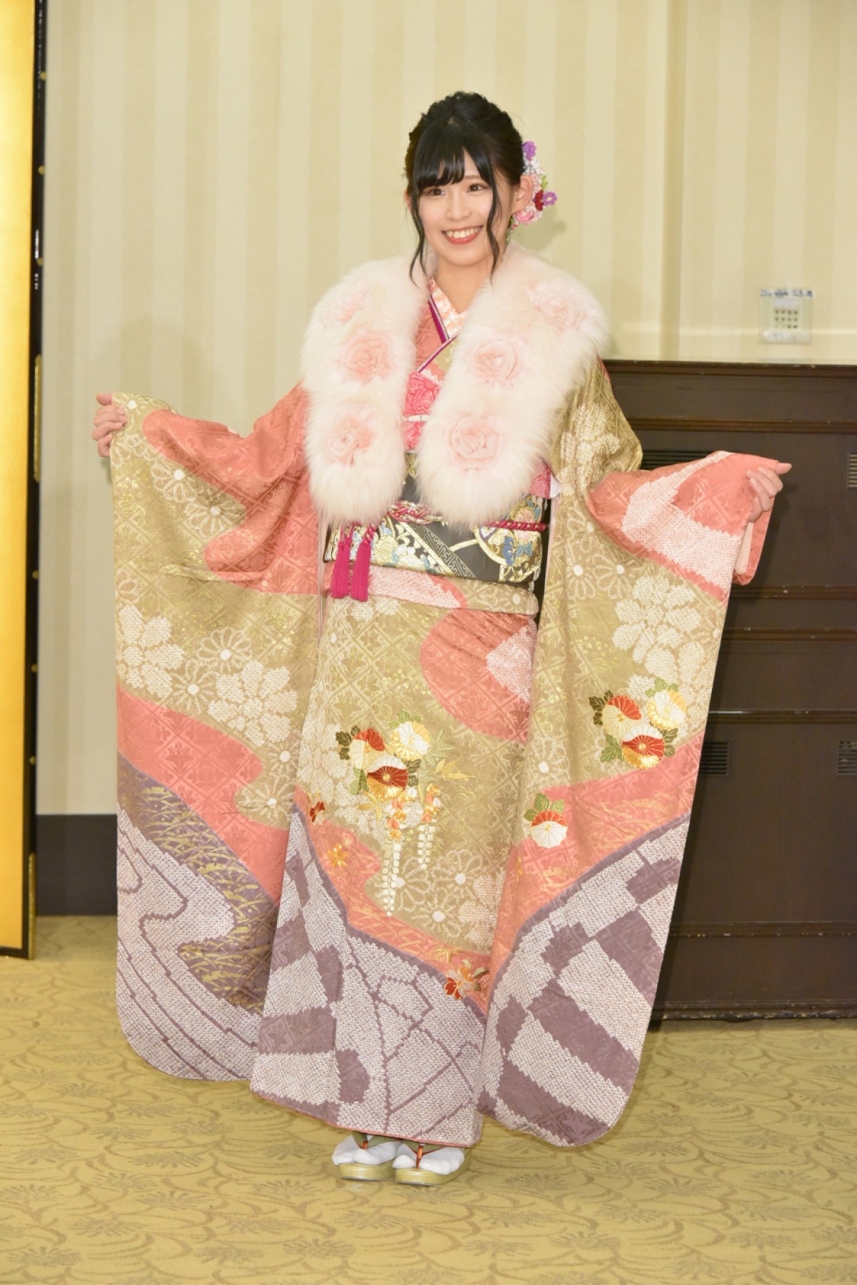 ＜AKB48成人式＞向井地美音「東京ドーム立ちたい」 高橋朱里は総監督の酒グセ暴露