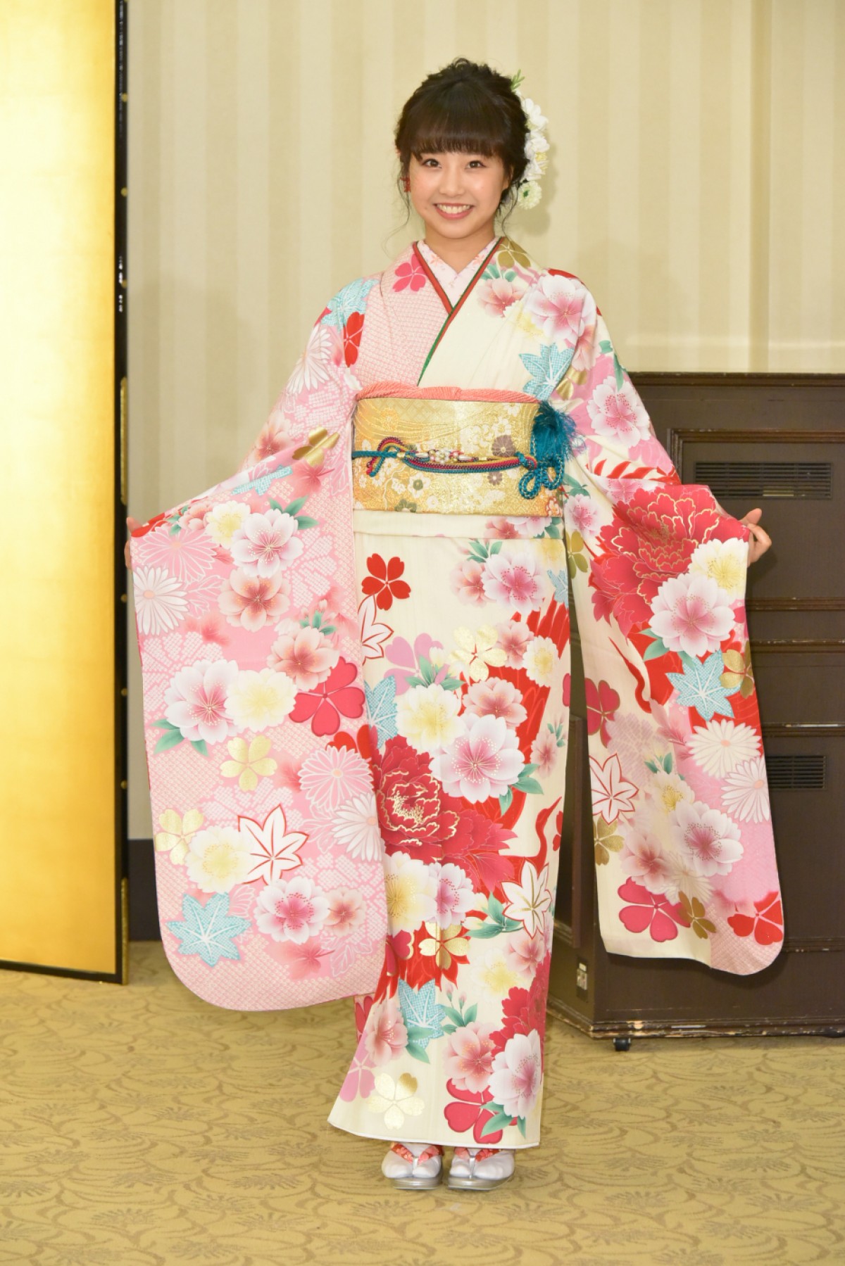 ＜AKB48成人式＞向井地美音「東京ドーム立ちたい」 高橋朱里は総監督の酒グセ暴露