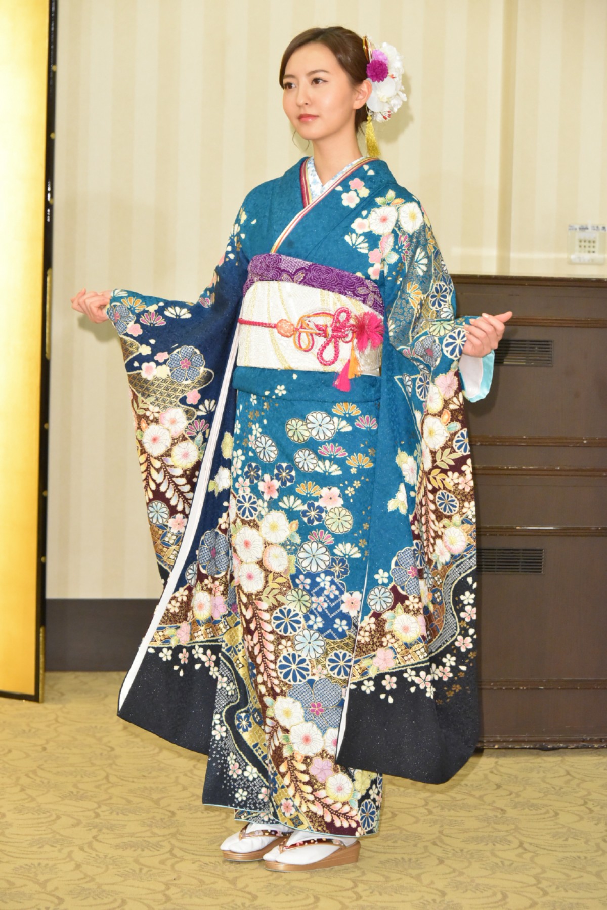 ＜AKB48成人式＞向井地美音「東京ドーム立ちたい」 高橋朱里は総監督の酒グセ暴露
