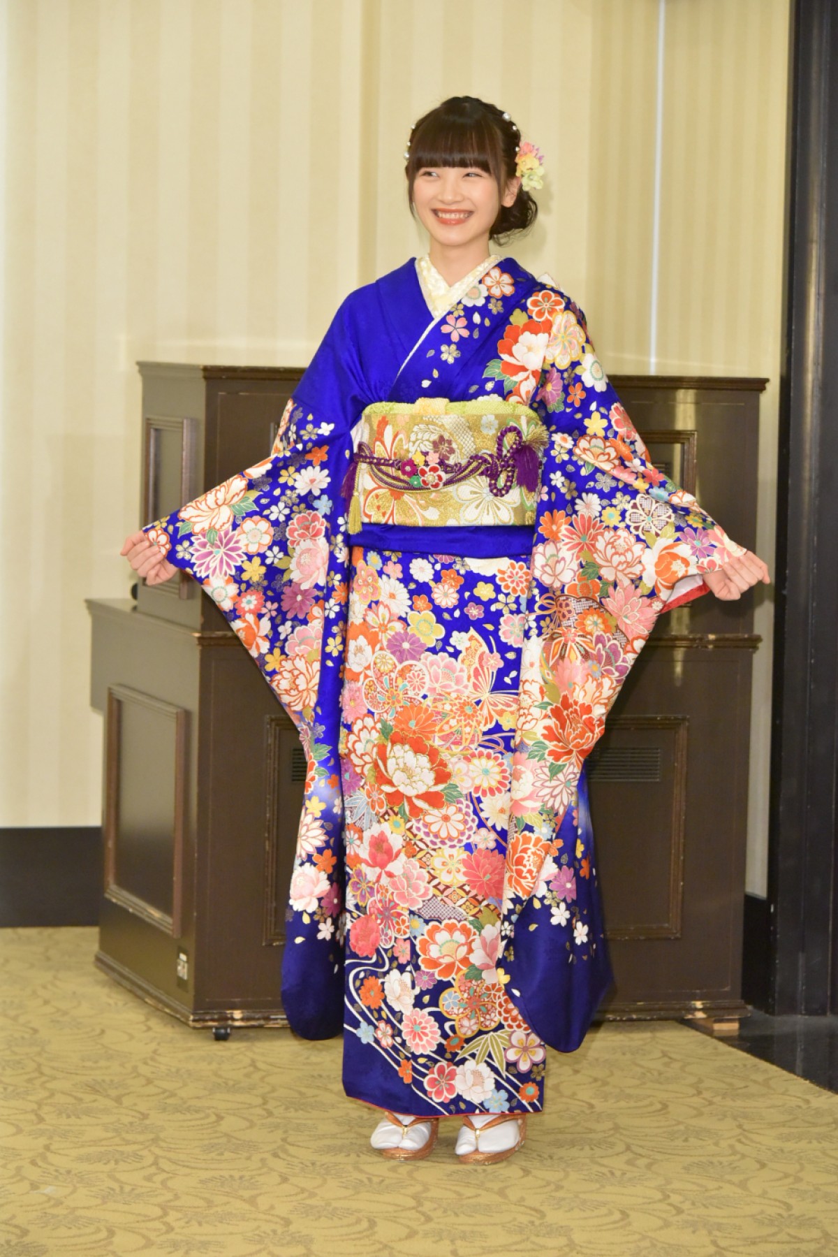 ＜AKB48成人式＞向井地美音「東京ドーム立ちたい」 高橋朱里は総監督の酒グセ暴露