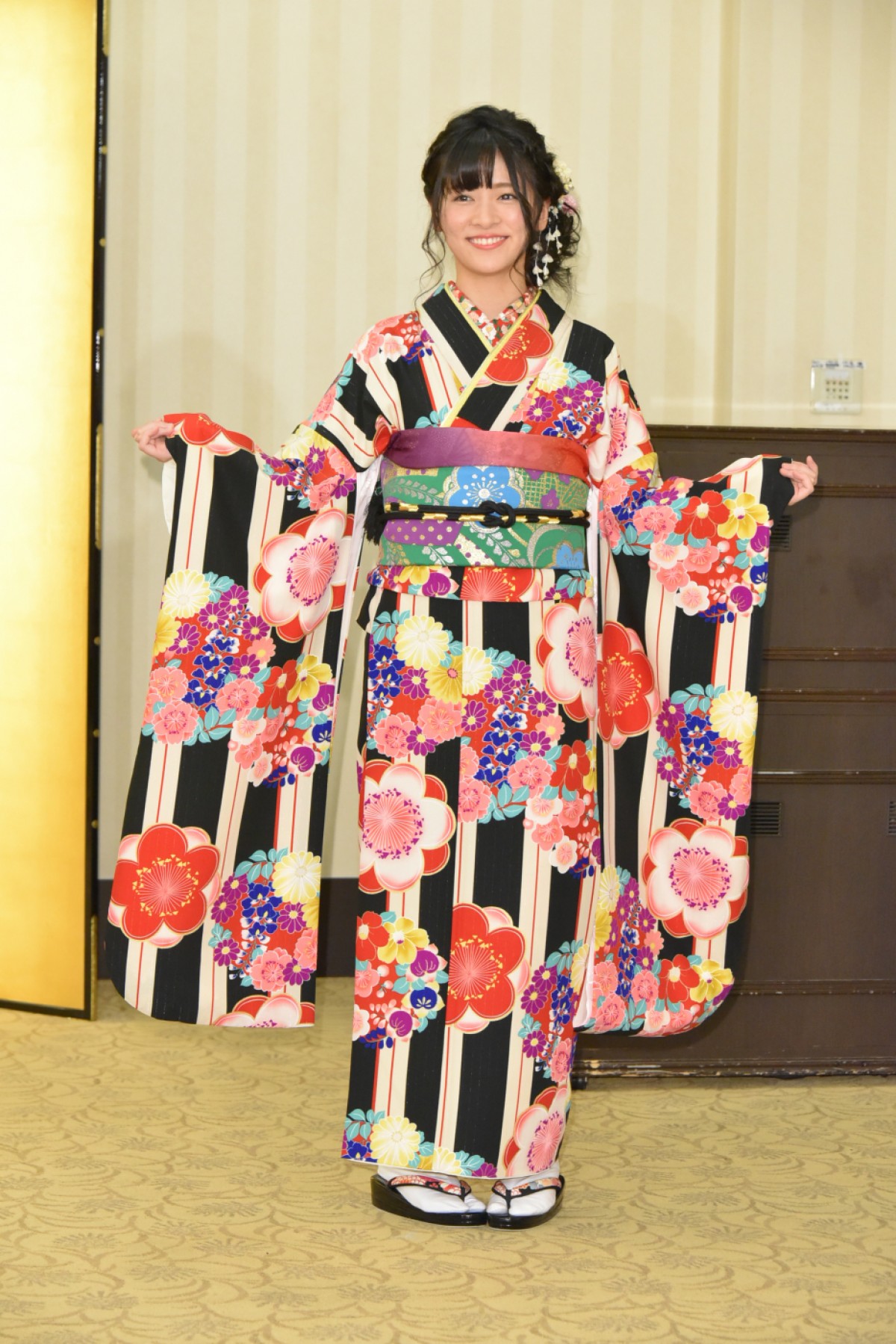 ＜AKB48成人式＞向井地美音「東京ドーム立ちたい」 高橋朱里は総監督の酒グセ暴露