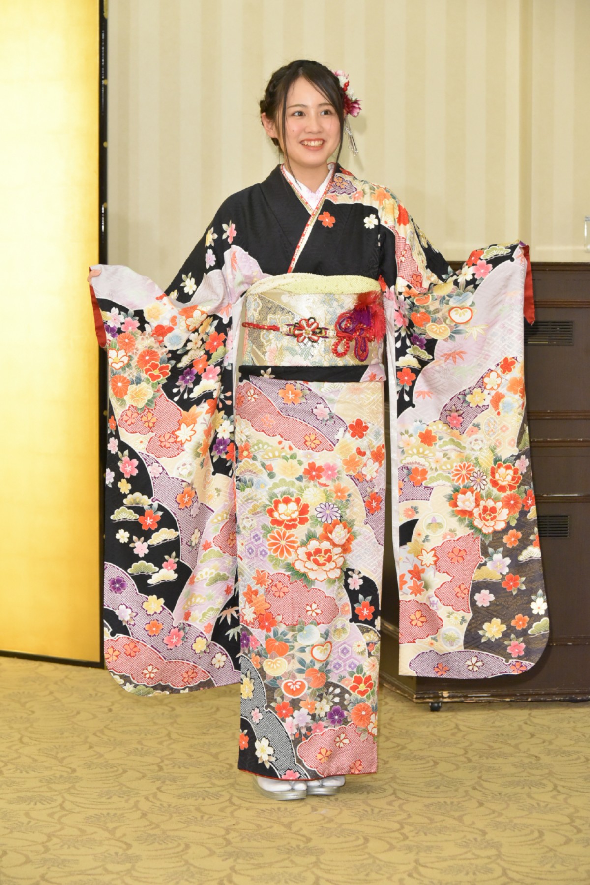 ＜AKB48成人式＞向井地美音「東京ドーム立ちたい」 高橋朱里は総監督の酒グセ暴露