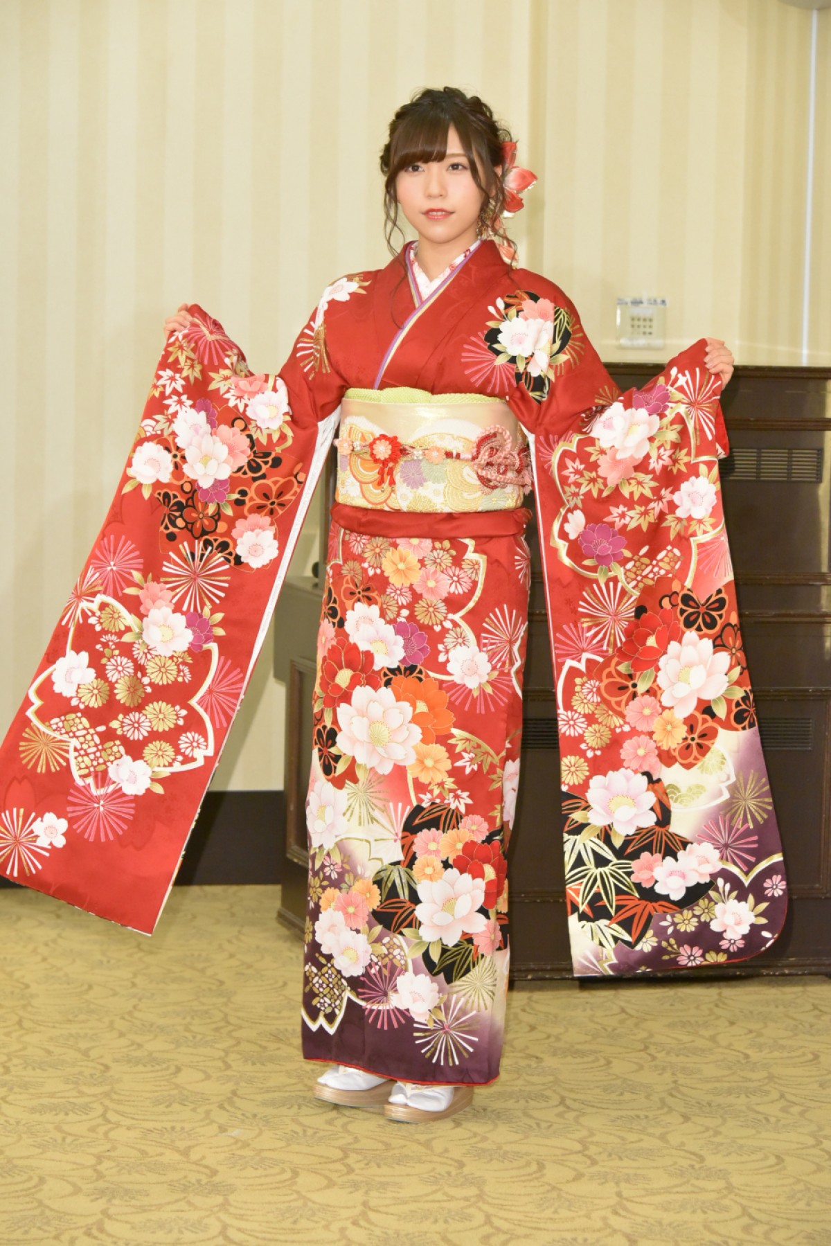 ＜AKB48成人式＞向井地美音「東京ドーム立ちたい」 高橋朱里は総監督の酒グセ暴露