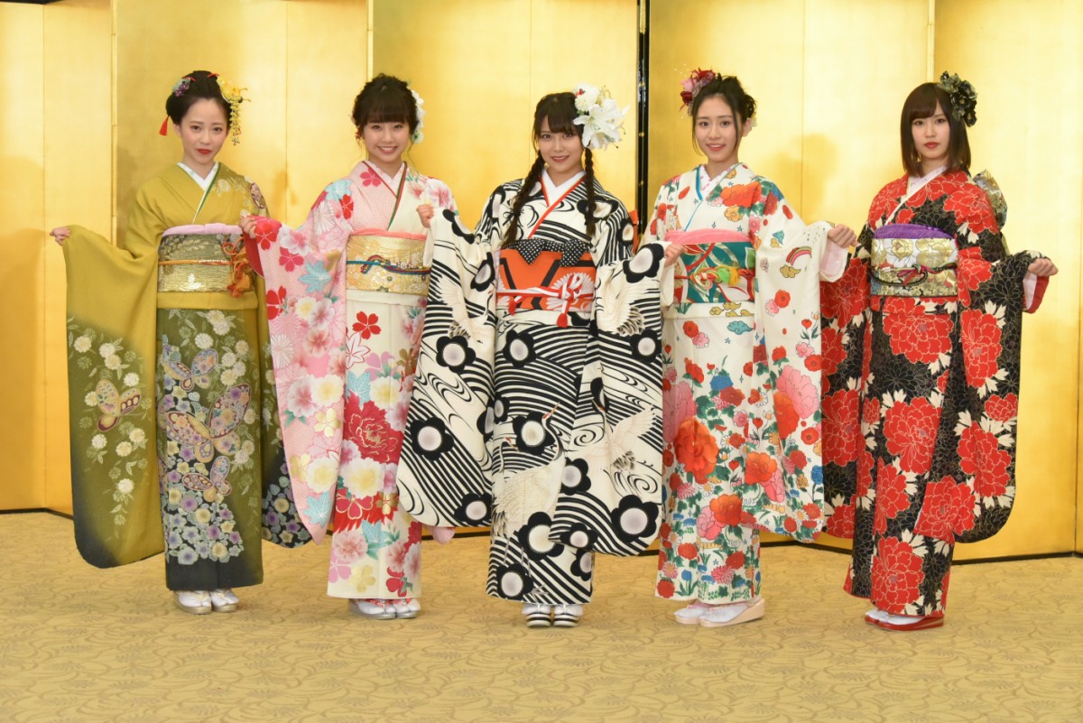 ＜AKB48成人式＞向井地美音「東京ドーム立ちたい」 高橋朱里は総監督の酒グセ暴露