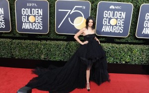 ケンダル・ジェンナー、「第75回ゴールデン・グローブ賞」レッドカーペットに登場