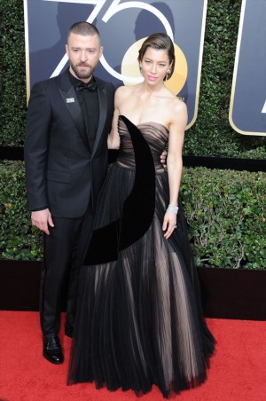 ジャスティン・ティンバーレイク＆ジェシカ・ビール、「第75回ゴールデン・グローブ賞」レッドカーペットに登場
