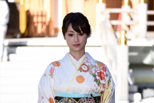 深田恭子、『隣の家族は青く見える』ヒット祈願＆撮影安全祈願にて