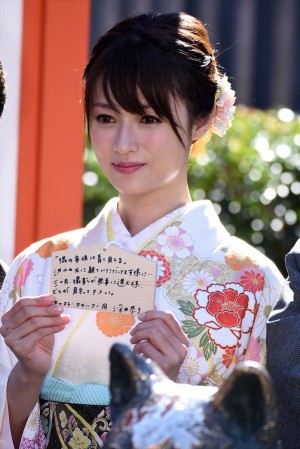 深田恭子、『隣の家族は青く見える』ヒット祈願＆撮影安全祈願にて