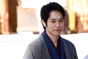 松山ケンイチ、『隣の家族は青く見える』ヒット祈願＆撮影安全祈願にて