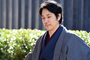 松山ケンイチ、『隣の家族は青く見える』ヒット祈願＆撮影安全祈願にて