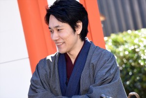 松山ケンイチ、『隣の家族は青く見える』ヒット祈願＆撮影安全祈願にて