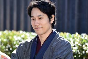 松山ケンイチ、『隣の家族は青く見える』ヒット祈願＆撮影安全祈願