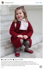 英シャーロット王女、幼稚園初日は赤いコートで満面の笑み　※「英王室」インスタグラム