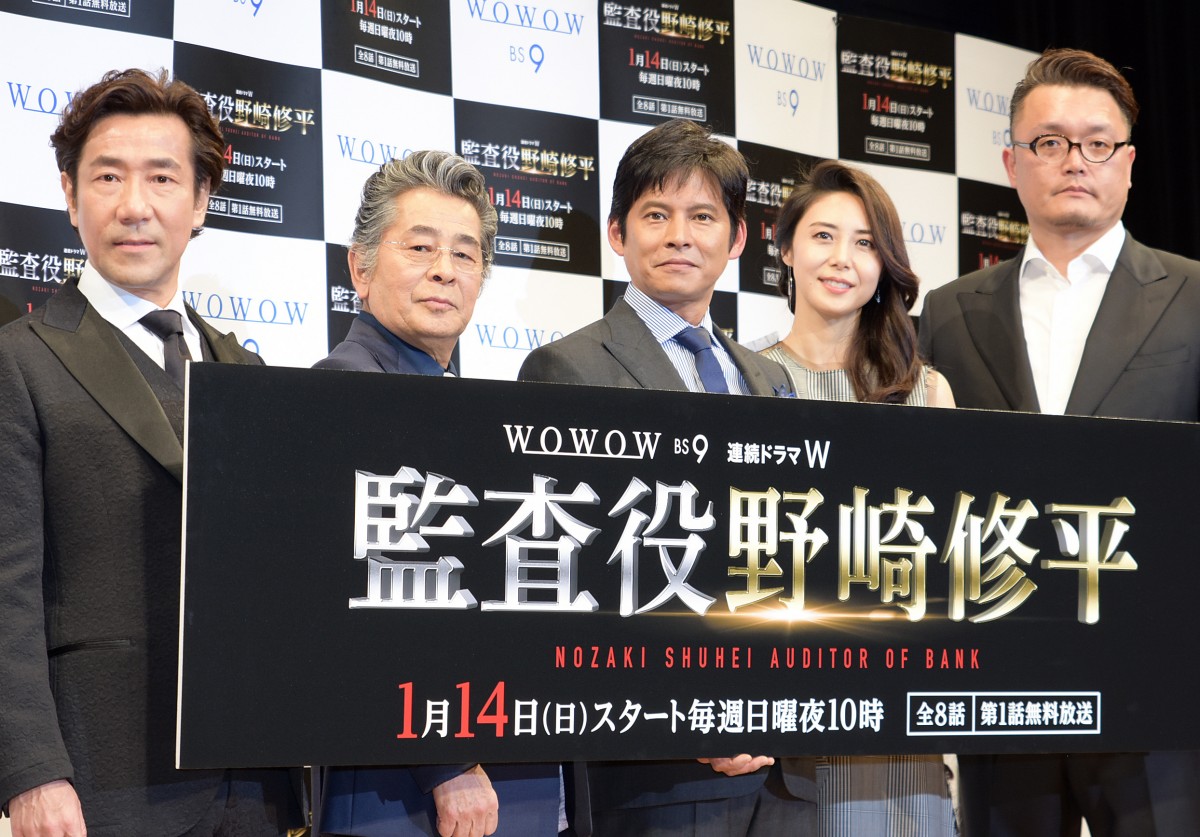 『連続ドラマW 監査役 野崎修平』完成披露試写会に登壇した、（左から）岸谷五朗、古谷一行、織田裕二、松嶋菜々子、権野元監督