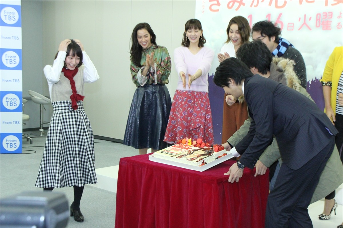 吉岡里帆、サプライズケーキに感激＆主演ドラマに意気込み「必ず面白いものにしたい」