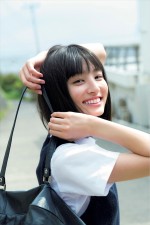 【写真】吉川愛、写真集で制服＆水着ショットを披露