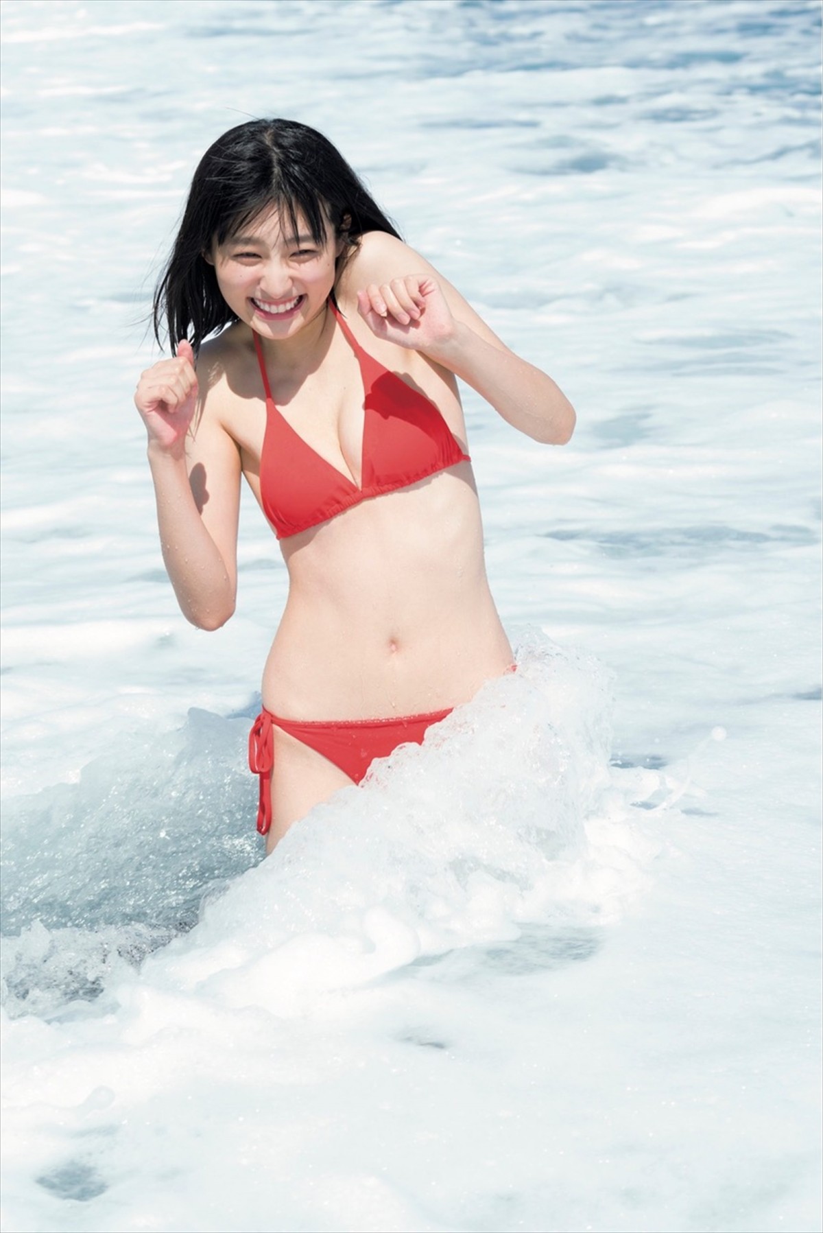 吉川愛、ファースト写真集発売決定　三宅島ロケで海水浴も初体験