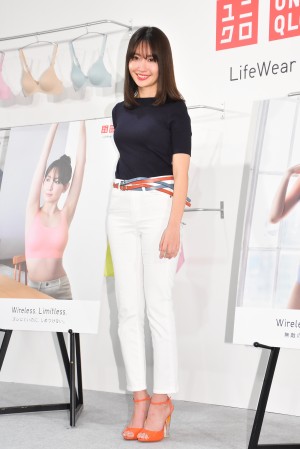 「ユニクロ ワイヤレスブラ2018年春夏コレクション」発表会に登場した小嶋陽菜